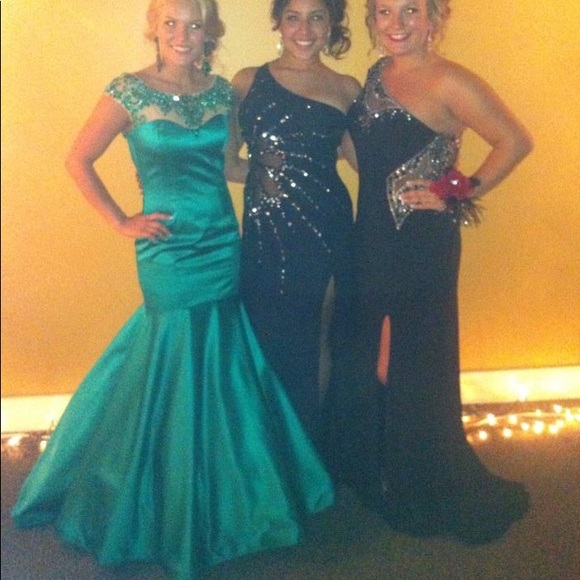 Sherri Hill Emerald Green Gown - Picture 1 of 5